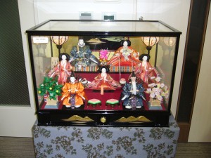 入り口　ひな壇